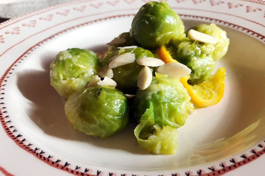 Cavoletti Di Bruxelles In Padella Con Arancia E Mandorle! Facile E Veloce!