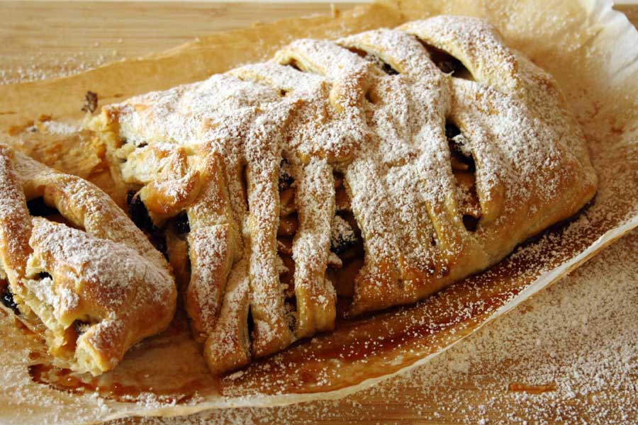 Strudel Di Mele Con Pasta Sfoglia Ecco Il Dessert Facile E Veloce